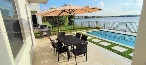 15800 88th Ave, Hialeah FL  33018-2019 exterior