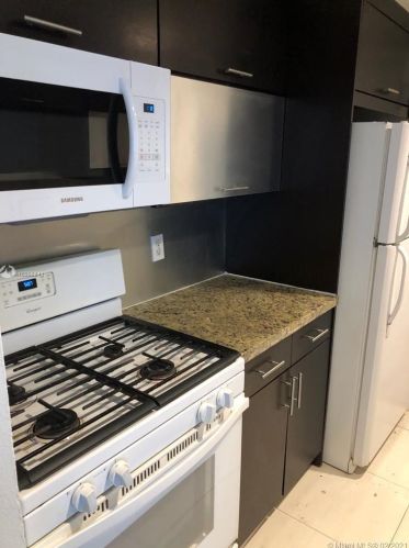 17911 68th Ave, Hialeah FL  33015-3957 exterior