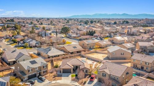 1724 Milling St, Lancaster CA exterior