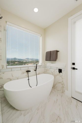 380 Tehuacan Rd, Ukiah CA  exterior