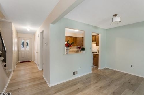 23 Manchester Rd, Flemington NJ  08822-6822 exterior