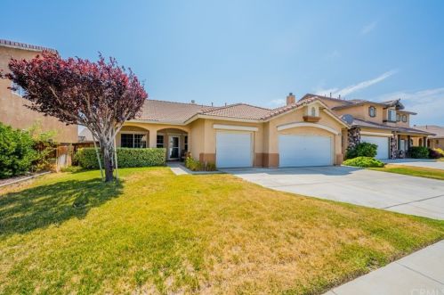12601 Sunglow Ln, Victorville, CA 92392-7980