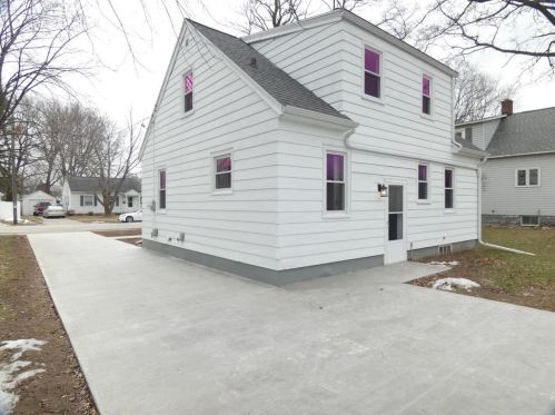 1202 Elmore St, Green Bay, WI 54303-4035