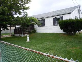 525 Maple Ave, Wildwood Crest, NJ 08260-2113