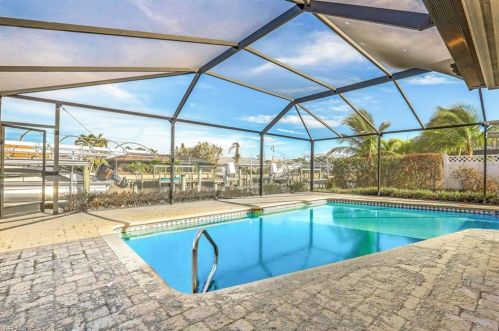 9 Sunview Blvd, Fort Myers Beach, FL 33931-4521