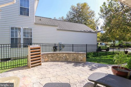 6012 Abernethy Ln, Gainesville VA 20155-4505 exterior