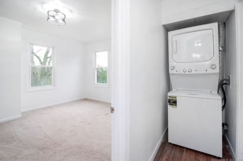 322 Ridgewood Rd, Middletown CT  06457-1949 exterior