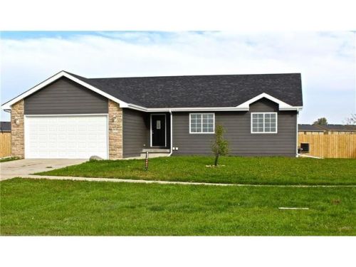 512 15th St, Bondurant, IA 50035-2094