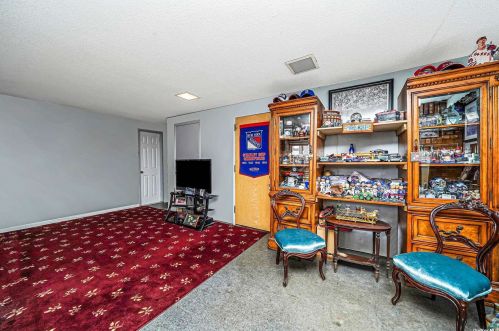 5 Victoria Rd, Babylon NY  11703-1406 exterior