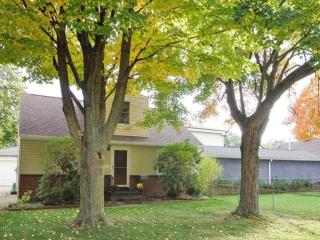 2120 Scotland St, Canton, OH 44709-2346
