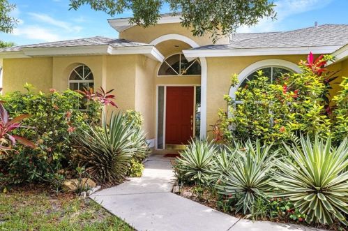 2162 Crown Pointe Blvd, Naples, FL 34112-3676