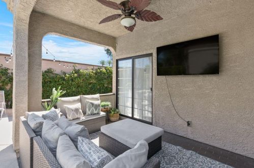 48127 Calle Seranas, La Quinta CA  92253-2205 exterior