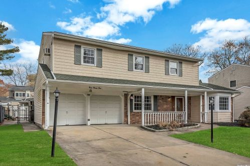325 Elwood Rd, Elwood, NY 11731-2217