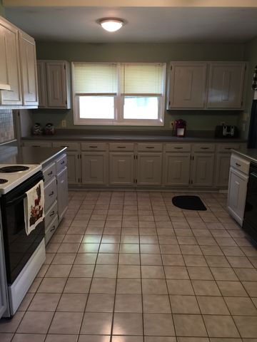1508 Jenkins St, Marysville, KS 66508-1344