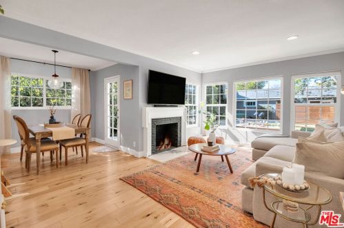 15027 Hartland St, Van Nuys CA  91405-3714 exterior