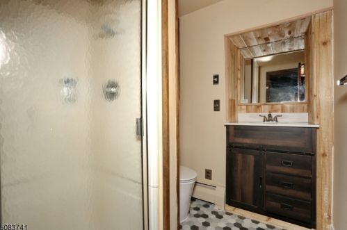 566 Stonetown Rd, Skyline Lakes NJ  07456-1311 exterior