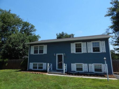 3360 Fort Lewis Cir, Salem VA  24153-2018 exterior