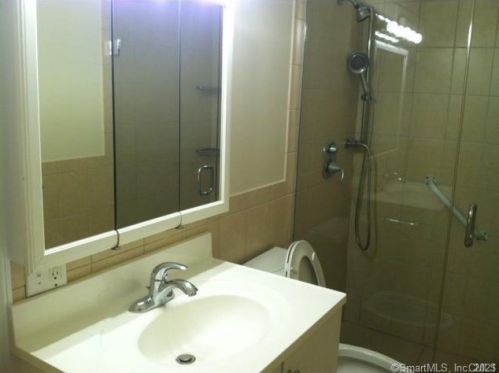 1016 Long Ridge Rd, Stamford CT  06903-4406 exterior