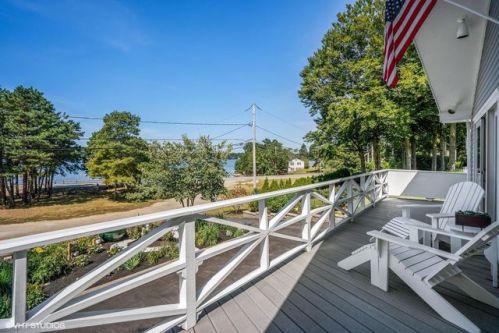 14 Shorewood Ct, Mashpee MA  02649-2857 exterior