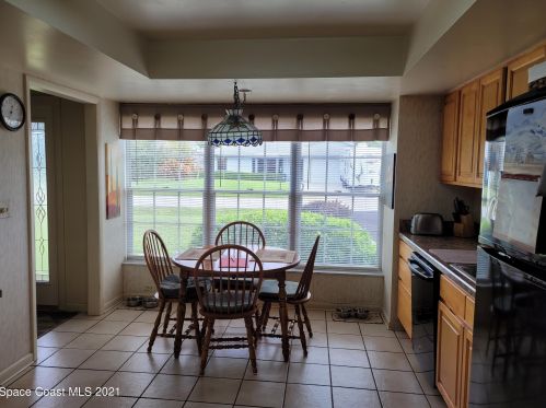 365 11th Ct, Vero Beach, FL 32962-2811
