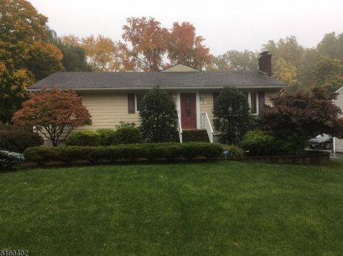40 Jacobus Ave, West Paterson, NJ 07424-2305