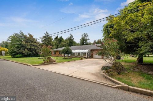 81 Gardens Ave, Berlin Boro, NJ 08009-2127