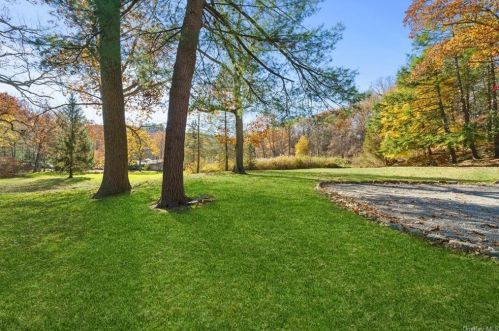 15 Ridge Rd, Tuxedo Park, NY 10987-4248
