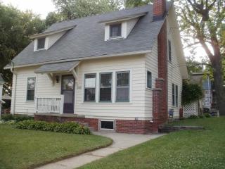 330 Buena Vista Ave, Waukesha, WI 53188-3602