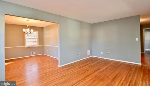 6153 Roxbury Ave, Springfield VA  22152-1625 exterior