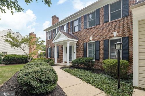 3005 Cross Creek Ct, Herndon, VA 20171-2220