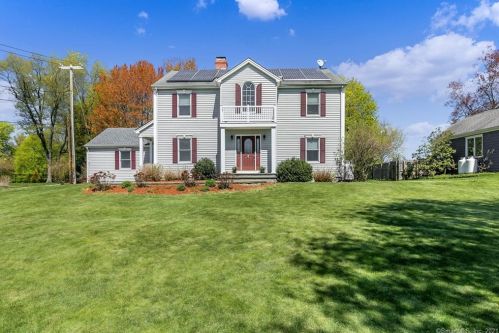 2 Circle Dr, Danbury, CT 06811-3137