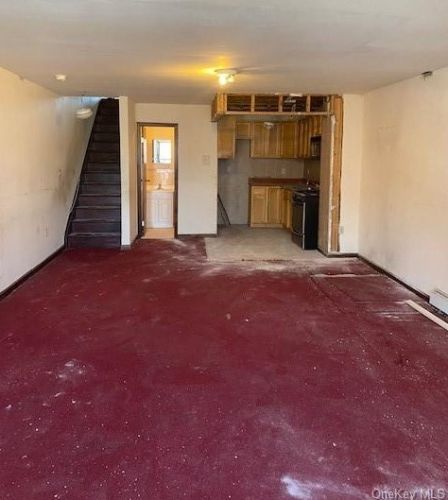 752 216th St, Bronx, NY 10467-5815
