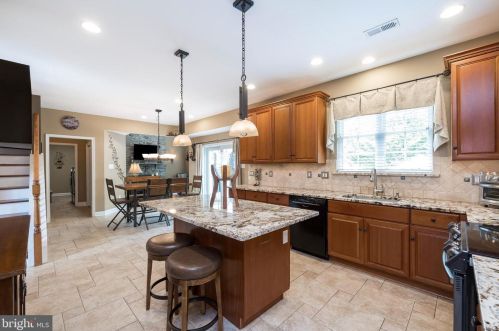 28 Marshwood Dr, Collegeville, PA 19426-3857