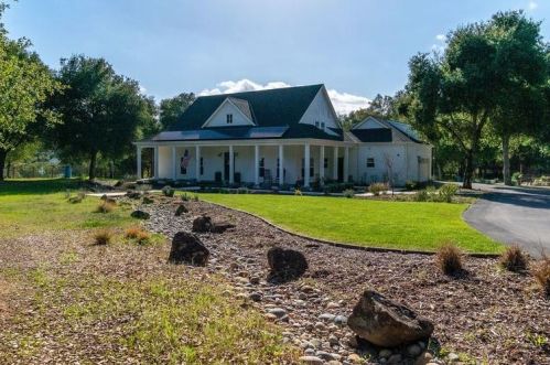 10555 Watsonville Rd, Gilroy CA  95020-9433 exterior