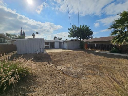 6758 Dwight Way, San Bernardino CA  92404-5536 exterior