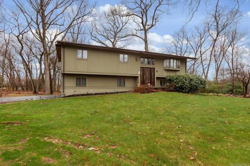 117 Smith Hill Rd, Airmont, NY 10901-7723