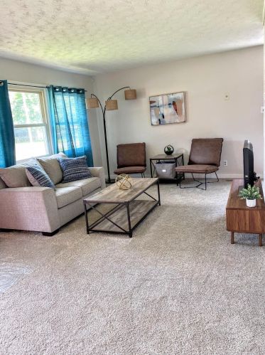 2961 Michael Ln, Darbydale, OH 43123-2317