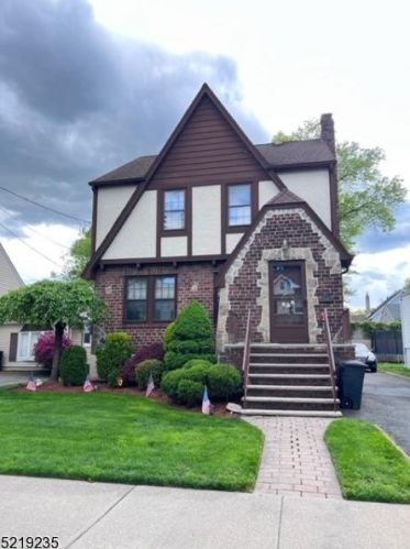 624 Spruce St, Roselle Park, NJ 07204-1711