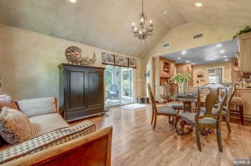 432 Hillside Ave, Allendale NJ  07401-1113 exterior