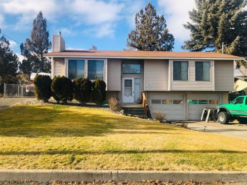 736 Madison St, Metolius OR  97741-1135 exterior