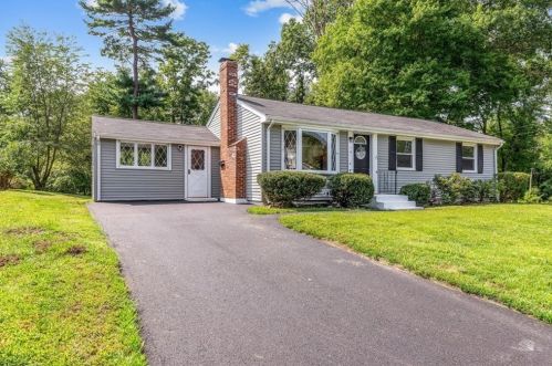 18 Grove Ave, Holbrook, MA 02343-1822