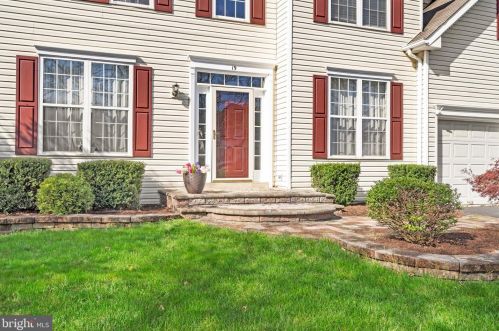 19 Eastwood Dr, East Windsor, NJ 08520-4748