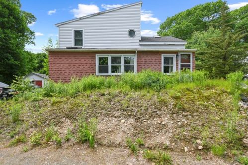 126 Highland St, Hamilton, MA 01982-1705
