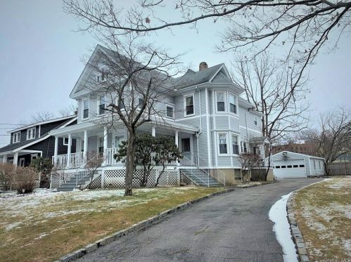 4 Stone Ave, Crotonville NY  10562-3707 exterior