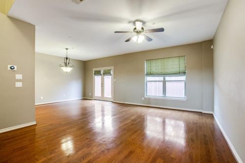 321 Metropolitan Dr, Plano TX  75023-2343 exterior