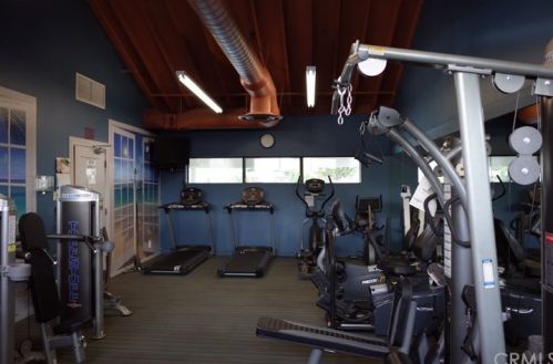 5200 Irvine Blvd, Irvine CA 92620-2013 exterior