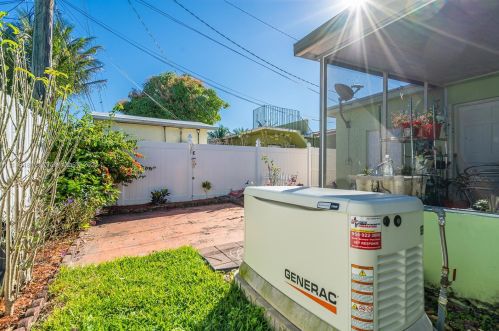 1035 36 Pl, Hialeah FL 33012-4929 exterior