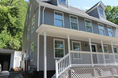 65 High St, Vernon, CT 06066-3638