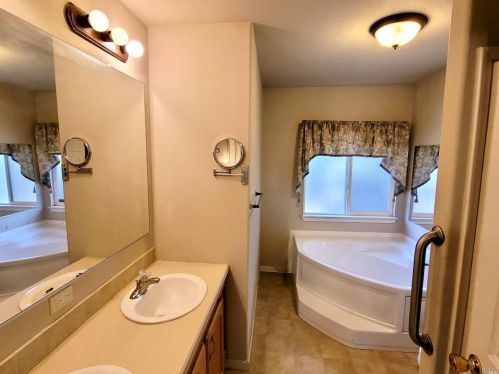 14 Ellie Dr, Santa Rosa CA  95403-1111 exterior