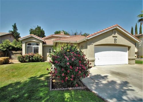 5942 Birch Ave, Fresno, CA 93722-2878